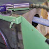 Una manguera de PVC es enfriada a la salida de una extrusora de modo que pueda ser enrollada de forma inmediata
